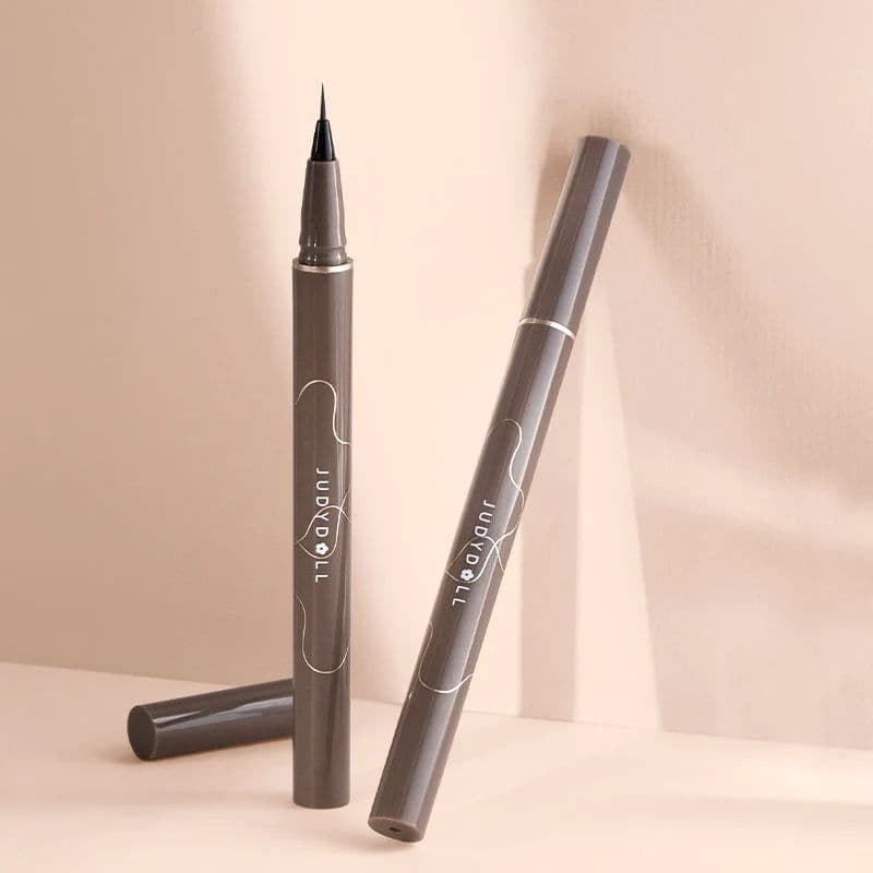 Slim Liquid Eyeliner 1
